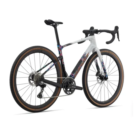 Giant Revolt Advanced gravel bike with Giant CXR 2 wheels and CADEX GX tires